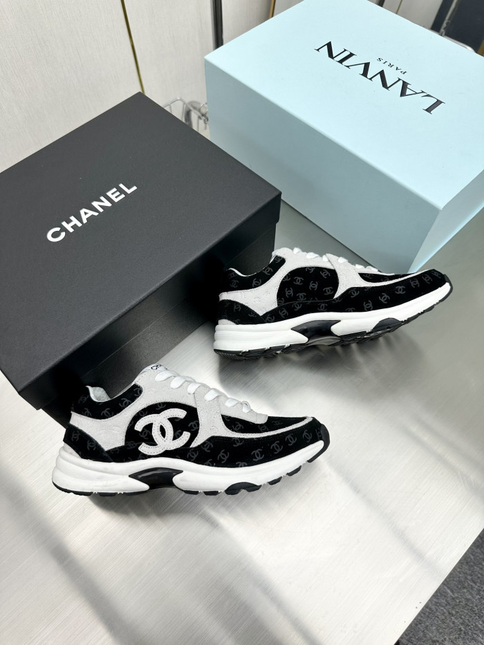 Ch**el sneaker