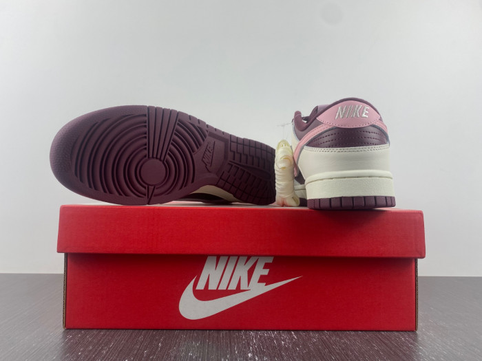 nike dunk low "valentine