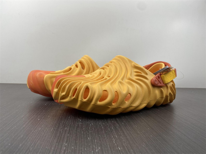 Cr*0*s pollex clog by salehe bembury urchin