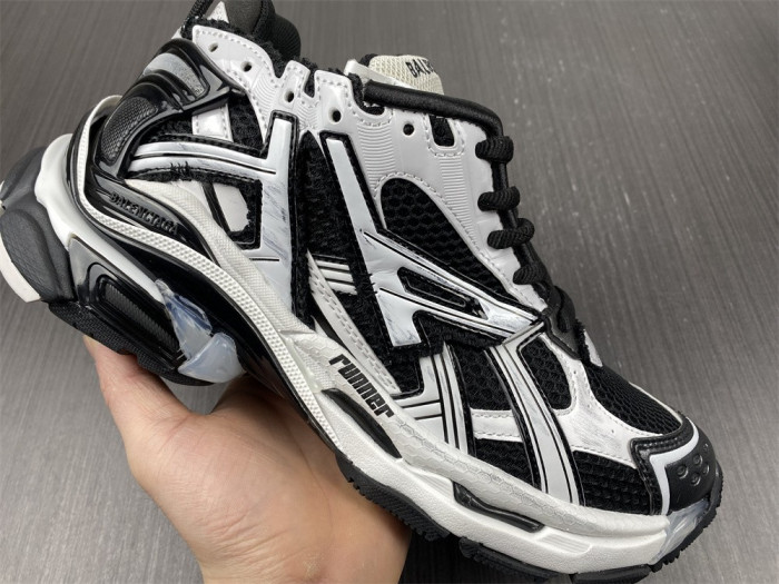 blcg runner sneaker