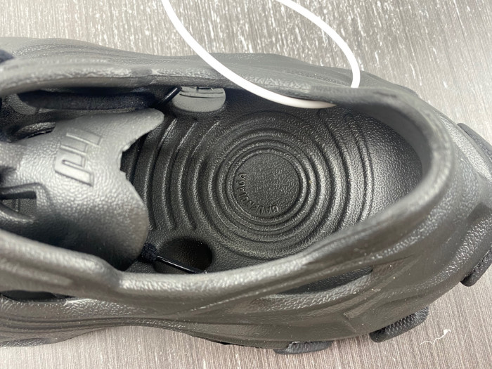 blc* hd lace-up sneaker