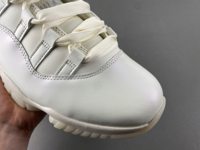 Air Jordan 11 Retro Pearl AR0715-110