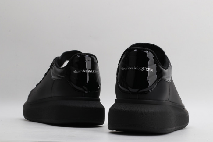 Mcqv*en oversized sneaker